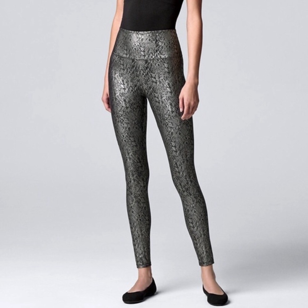 Simply Vera Vera Wang  faux leather leggings in silver snake foil print - Picture 9 of 9